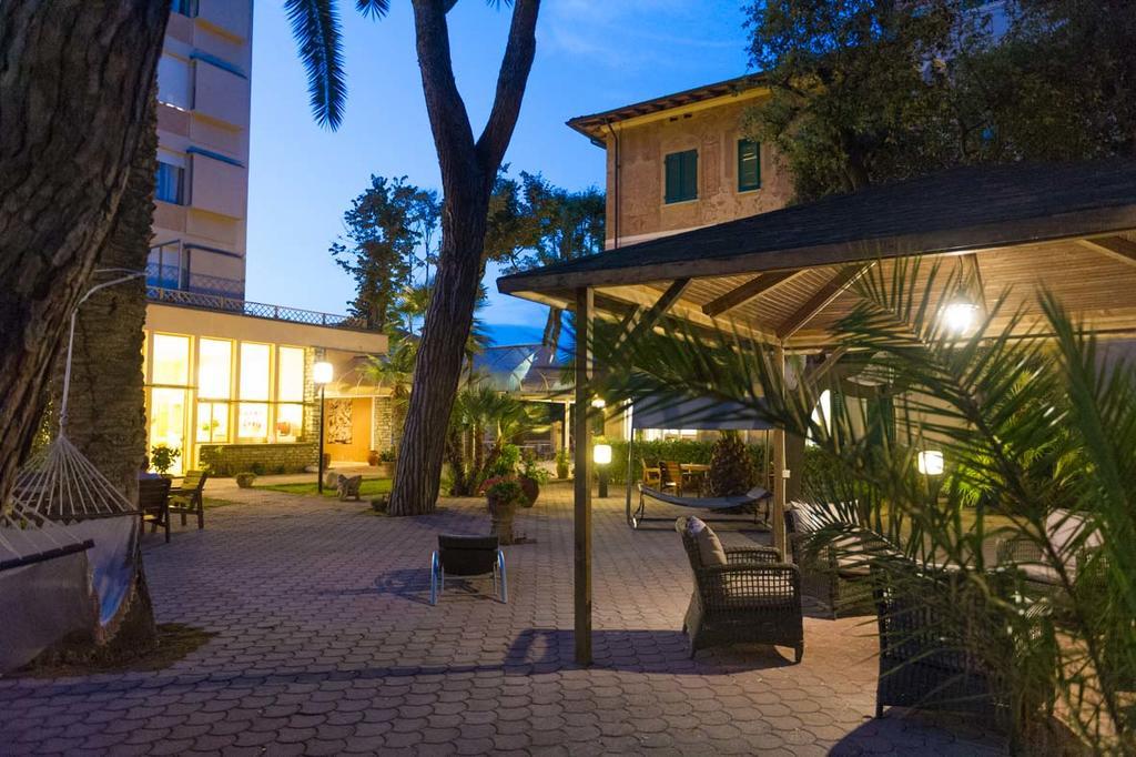 Albergo Battelli (Adults Only) Марина-ди-Пьетрасанта Экстерьер фото