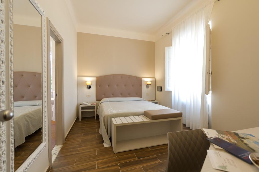 Albergo Battelli (Adults Only) Марина-ди-Пьетрасанта Экстерьер фото
