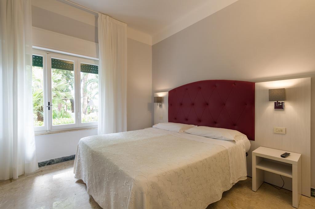Albergo Battelli (Adults Only) Марина-ди-Пьетрасанта Экстерьер фото